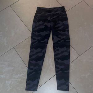 Old navy camo powersoft leggings size large